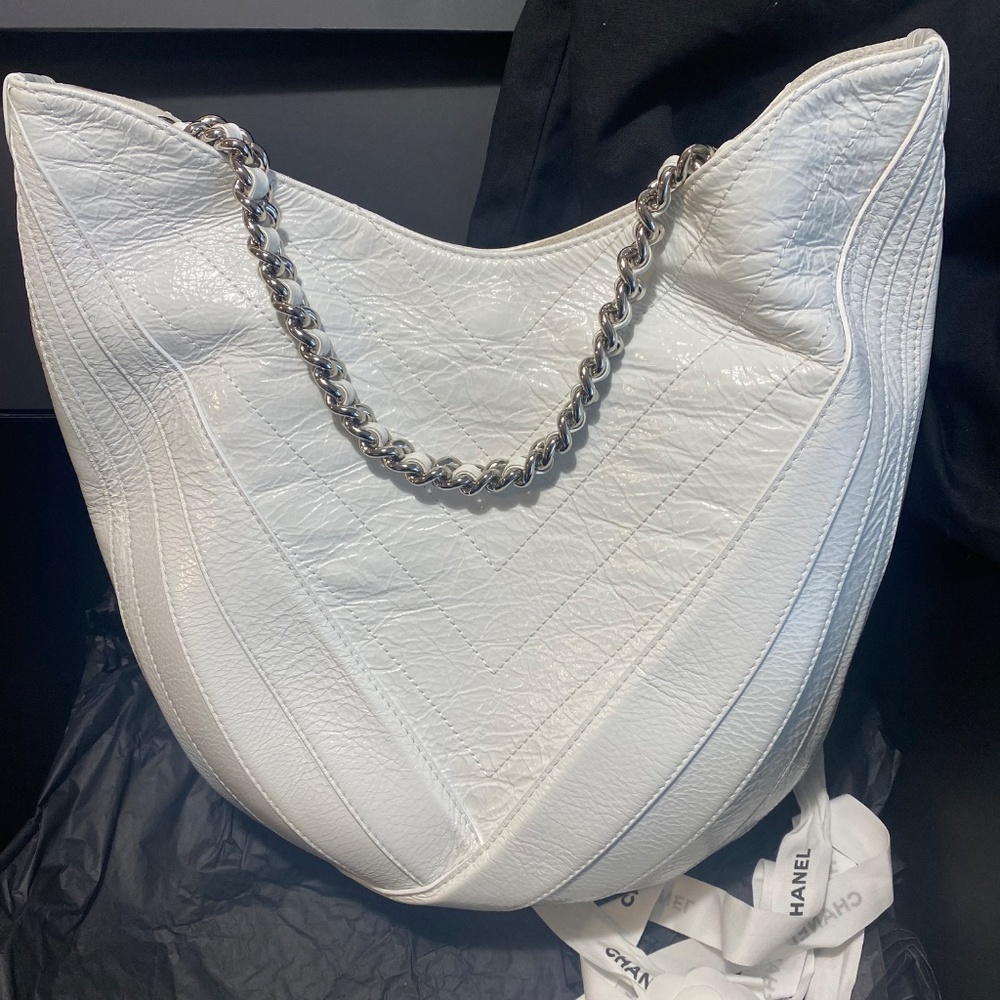 Chanel Droplet Hobo - Picture 7 of 17